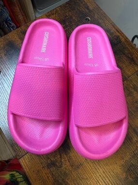 Cushionaire Pink Feather Cloud Slides Slip On Size 7